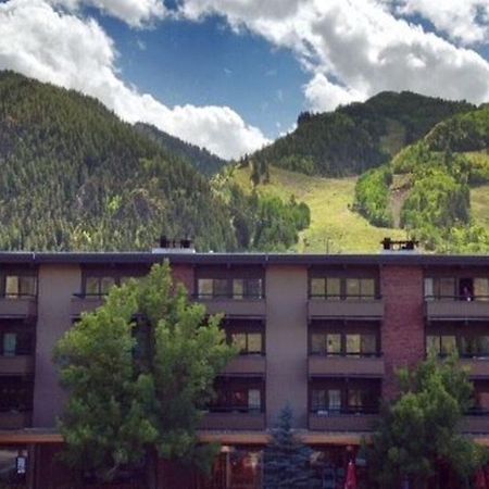 Chateau Aspen Condominiums Exterior photo